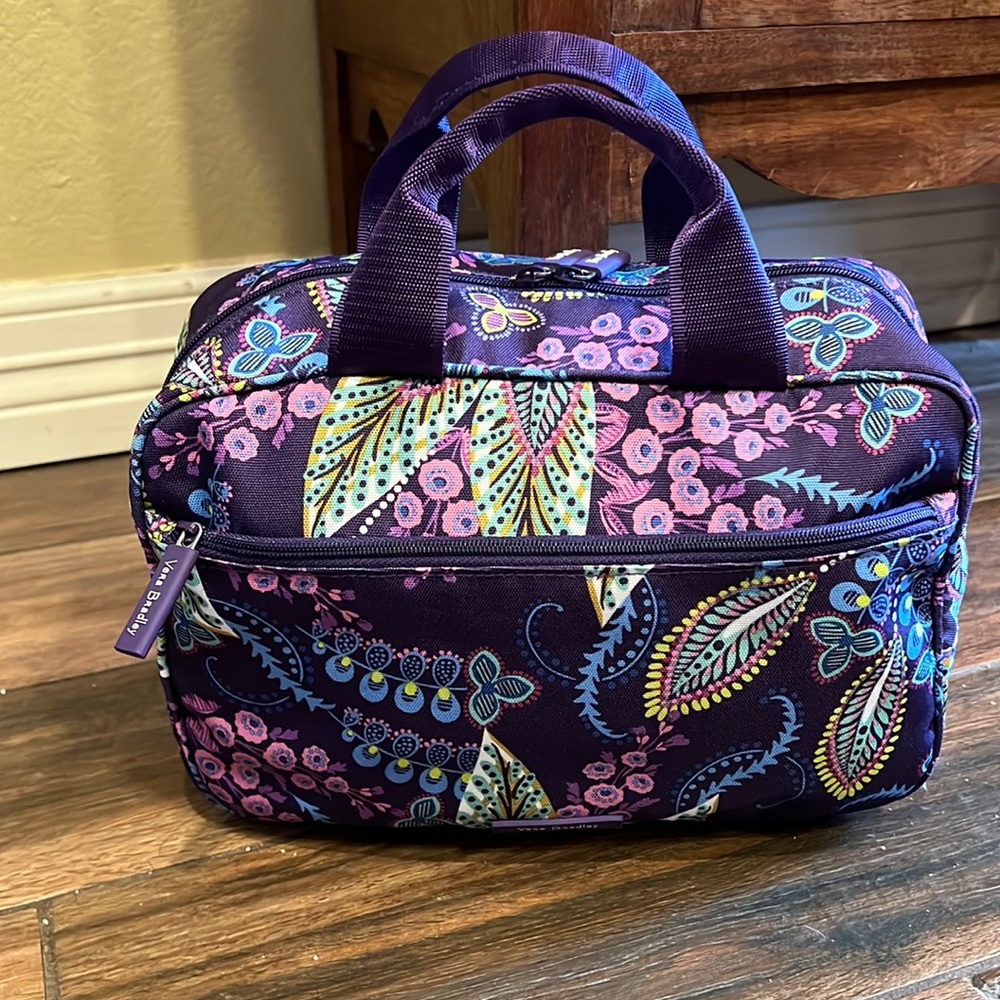 🌸 LN Vera Bradley brand women’s cosmetic bag with handle